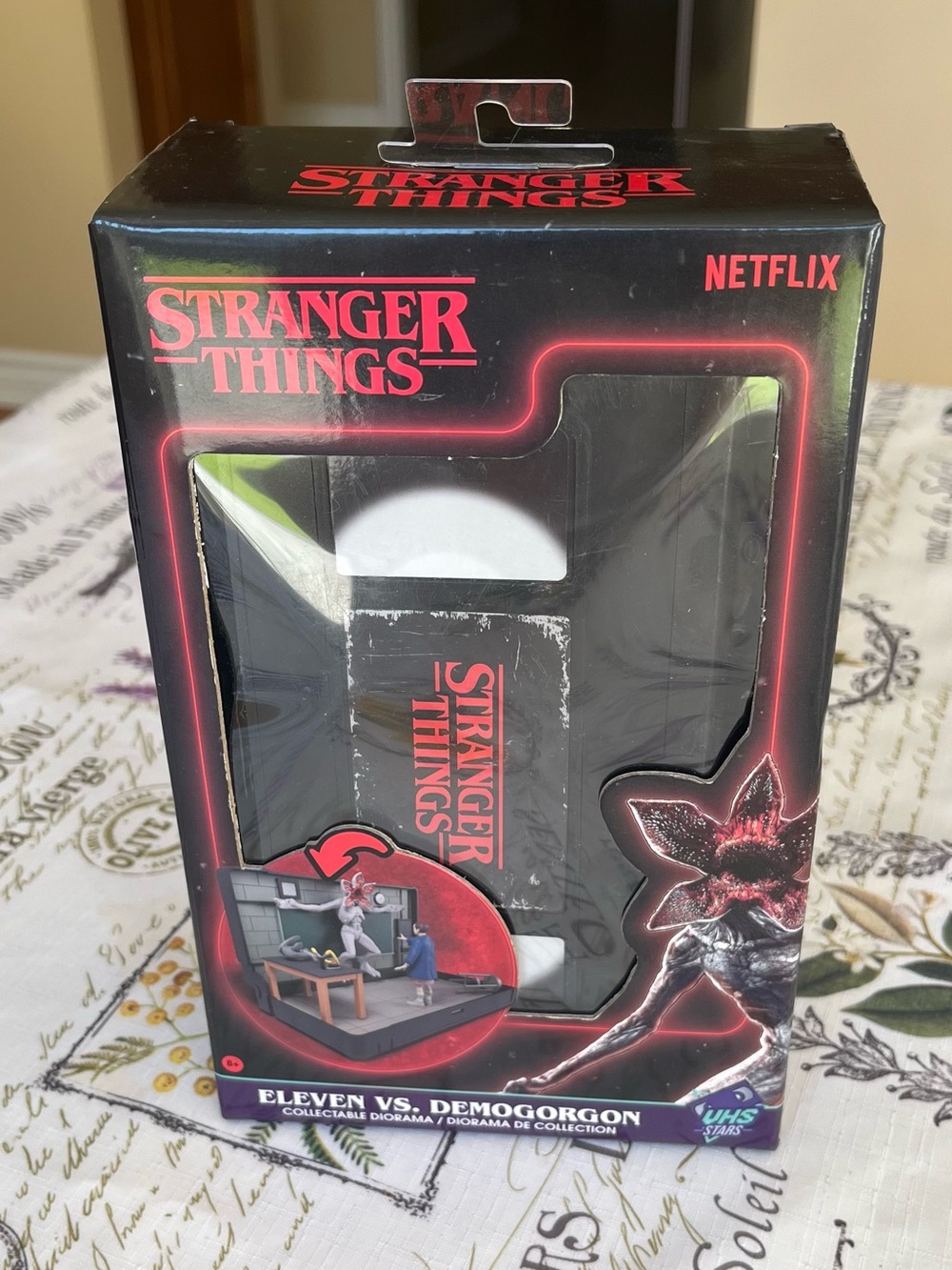 Netflix Stranger Things Eleven vs. Demogorgon Playset - Black & Red